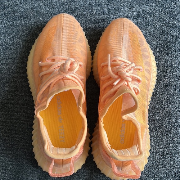 Yeezy - Picture 6 of 7